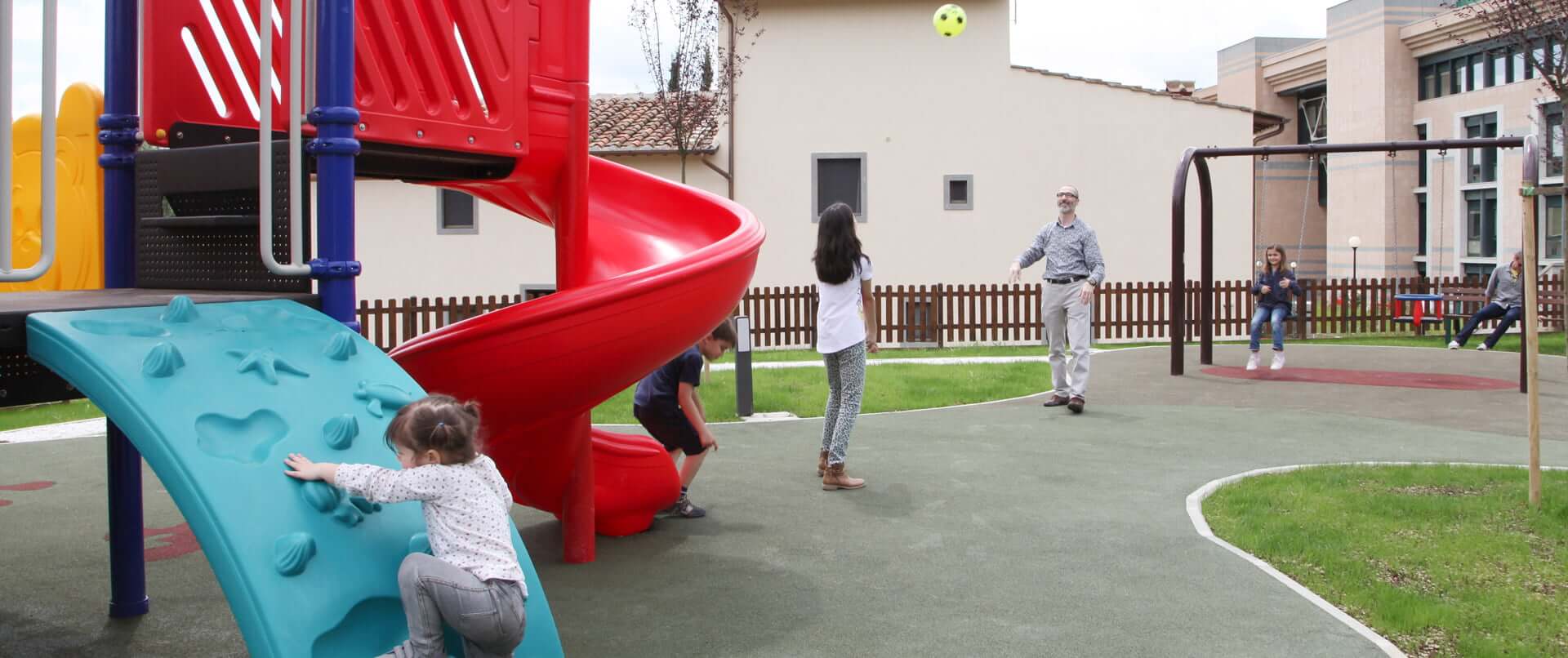 Bambini in giardino